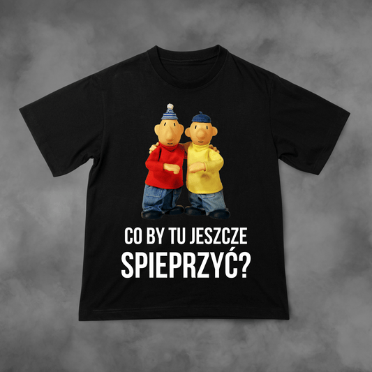 Biała koszulka z nadrukiem Sąsiedzi "Co By Tu Jeszcze Spieprzyć?" idealna na PREZENT - FUNNYWEAR