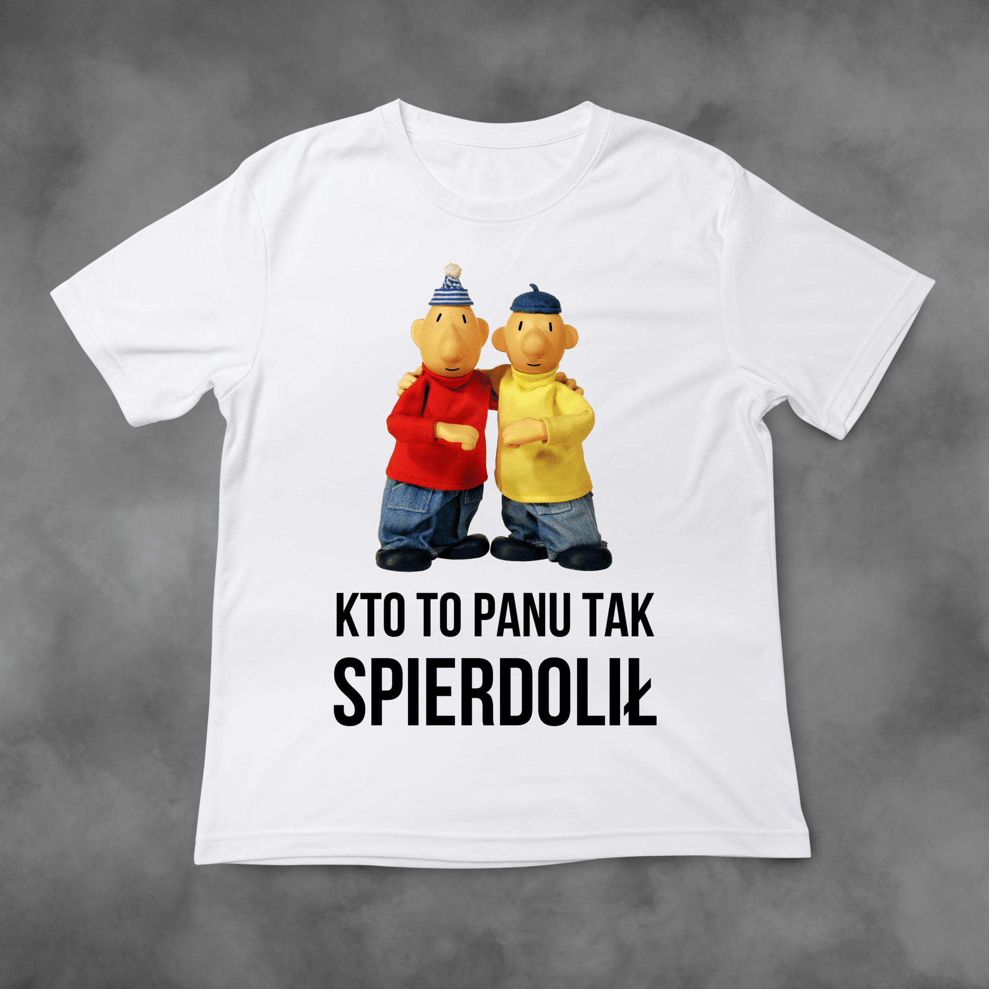 Biała koszulka z nadrukiem Sąsiedzi "Kto To Panu Tak Spie*dolił" idealna na PREZENT - FUNNYWEAR