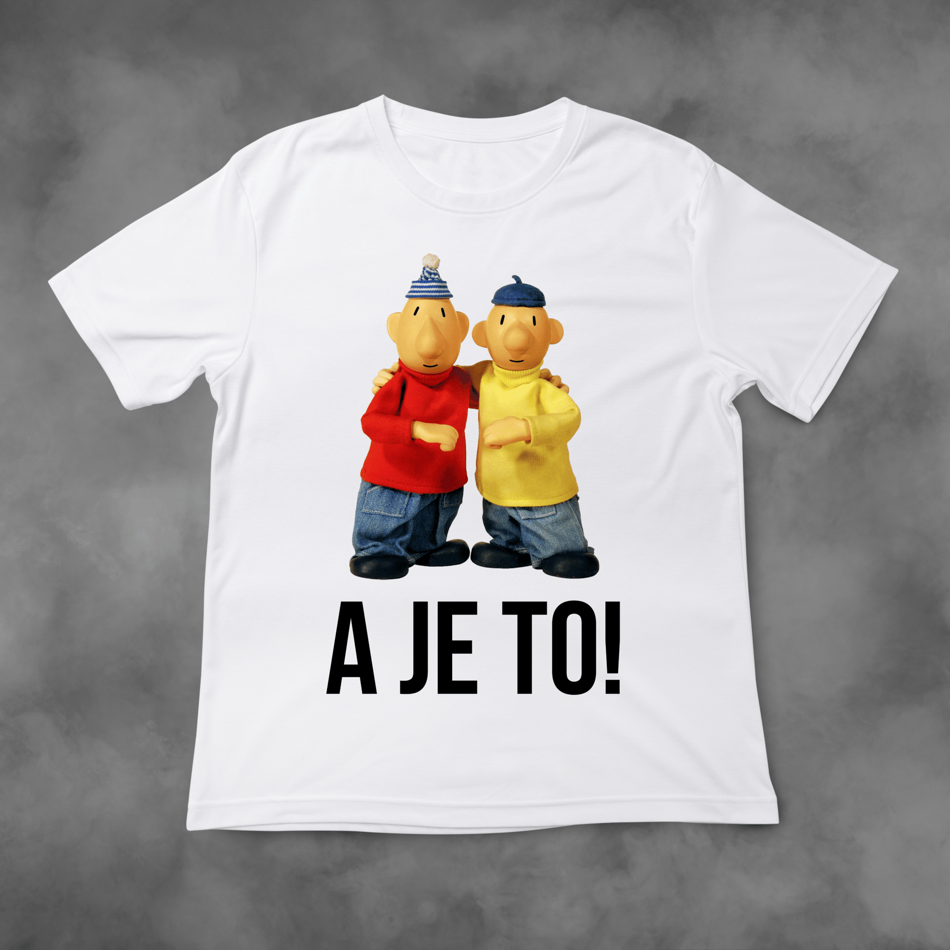 Biała koszulka z nadrukiem Sąsiedzi "A Je To!" idealna na PREZENT - FUNNYWEAR