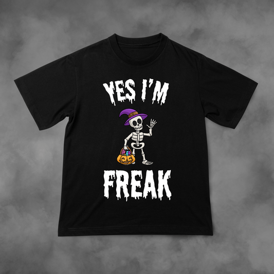 Biała koszulka z nadrukiem Yes I'm Freak idealna na PREZENT - FUNNYWEAR